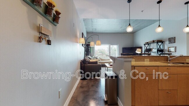 Foto del edificio - 1101 18th Ave S