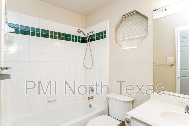 Foto del edificio - 10706 Robincreek Ln