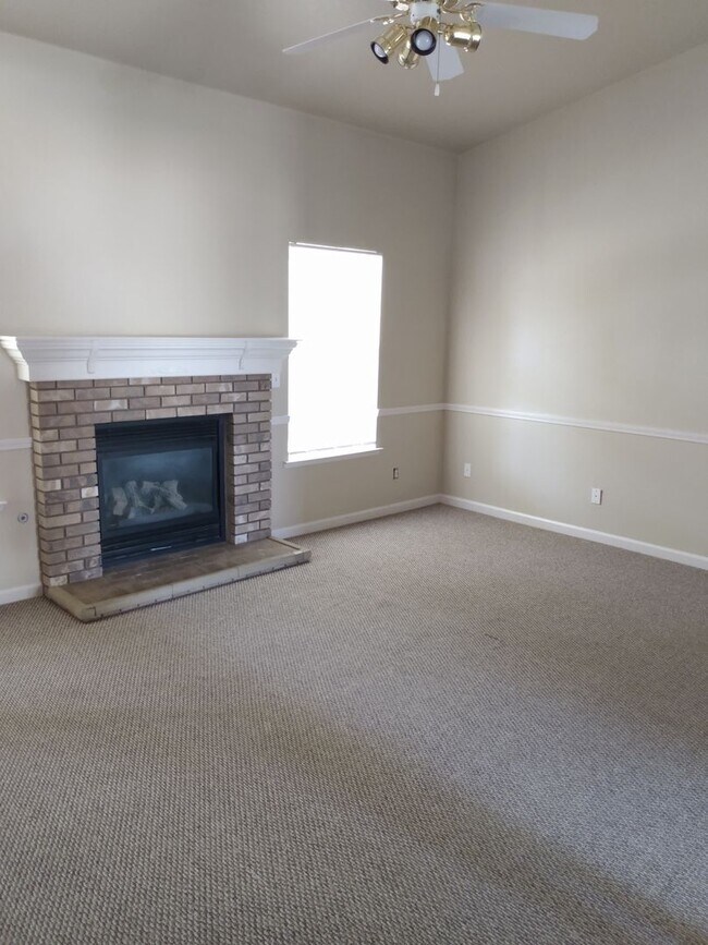 Building Photo - Beautiful 3 bedroom, 2 bath home in a great neighborhood ready to rent!