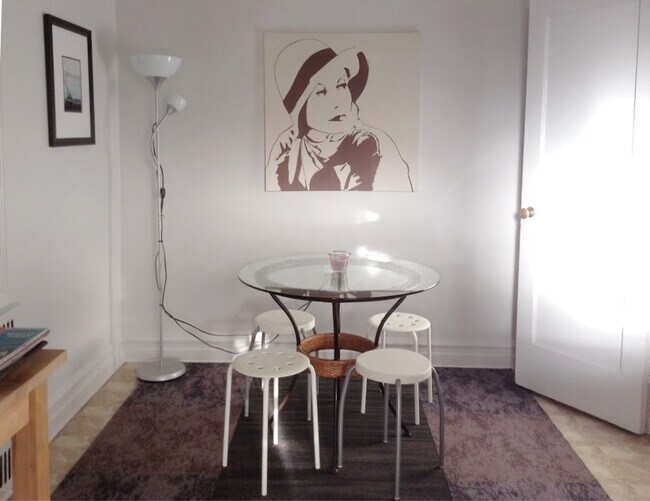 breakfast area - 11021 73rd Rd