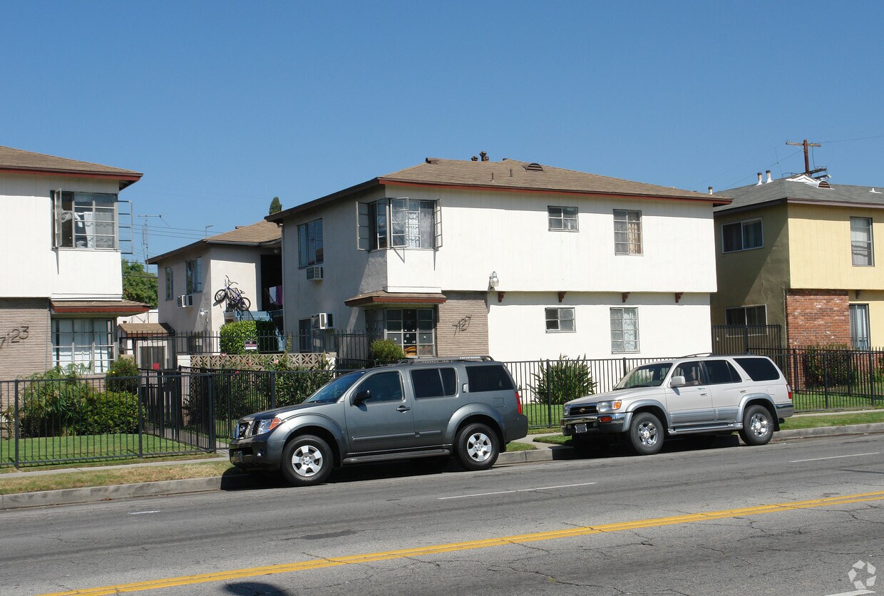 Primary Photo - 7127 Whitsett Ave