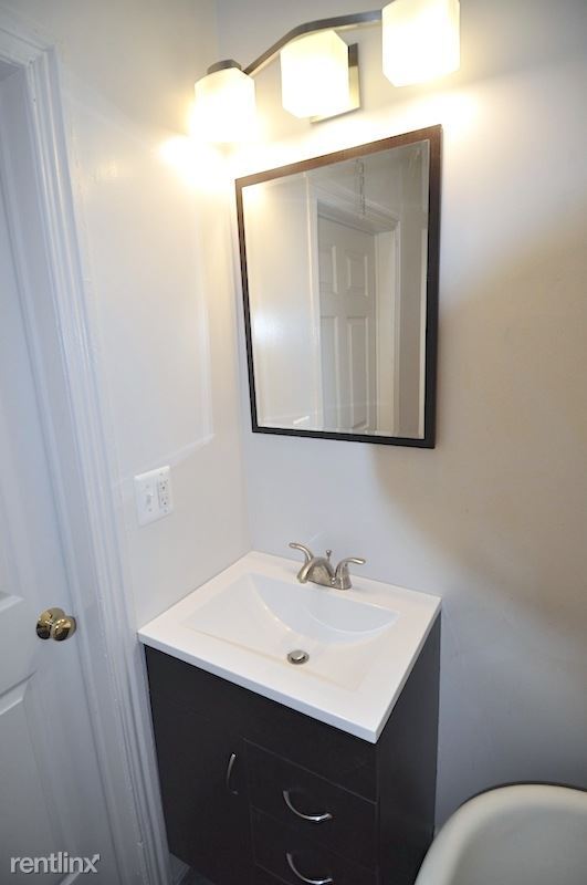 Building Photo - 1535 Pine St