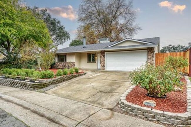Building Photo - Beautiful Renovated 3/2 Home In Citrus Hei...