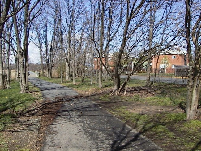 Foto del edificio - Creek Point Apartments