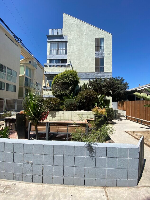 15 Ironsides St Unit 1, Marina Del Rey, CA 90292 Apartments in Marina Del Rey, CA