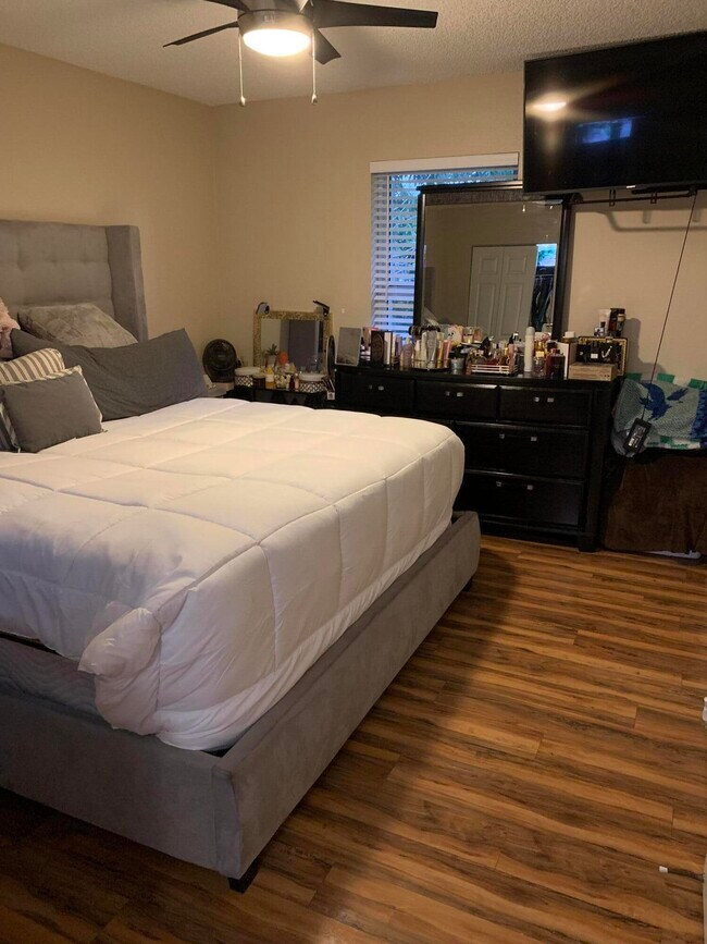 Foto del edificio - 1345 W 34th St