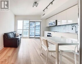 Building Photo - 210 Simcoe St