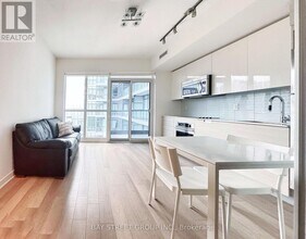 Building Photo - 210 Simcoe St