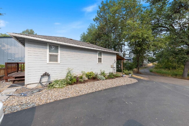Building Photo - Charming 1 bedroom Cottage