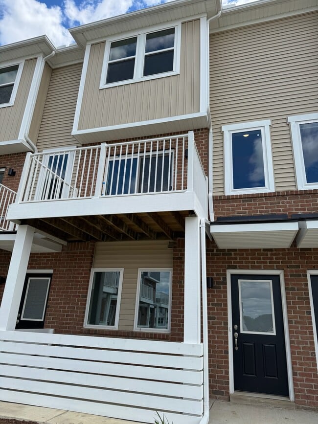 Front Door - 813 Canterbury Ln