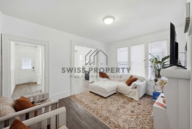 Building Photo - 2209 Summit St