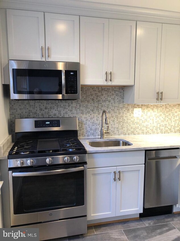Primary Photo - 1201 S Barton St