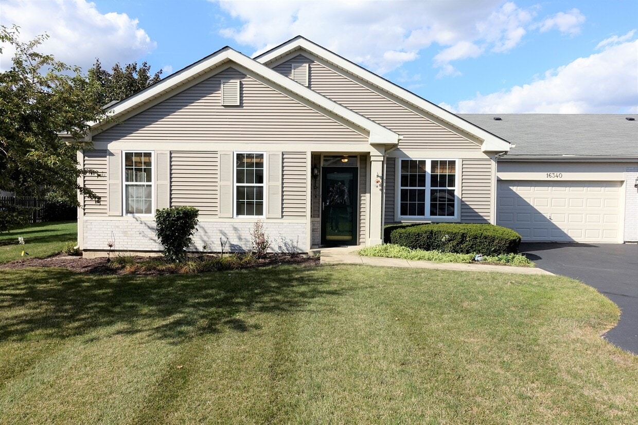 16340 Crescent Lake Dr Unit 0, Crest Hill, IL 60403 Condo for Rent in