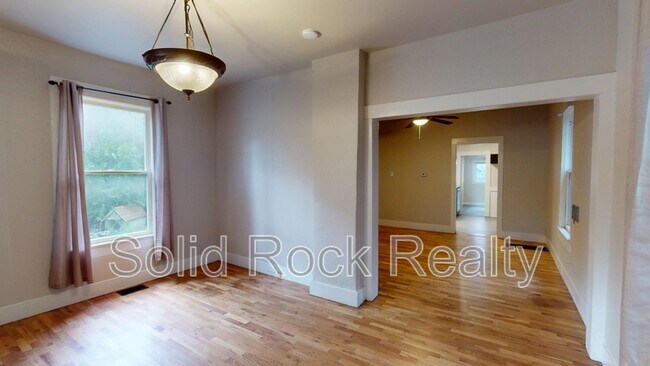 Building Photo - 511 E Platte Ave