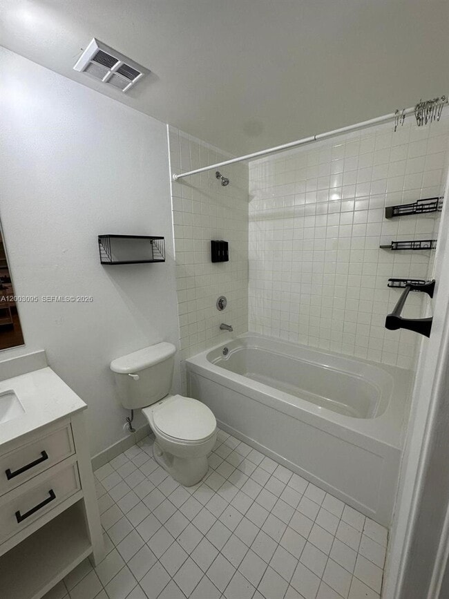 Foto del edificio - 10 SW South River Dr
