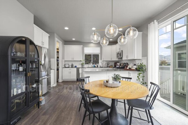 Foto del edificio - 318 N Old Farm Ln