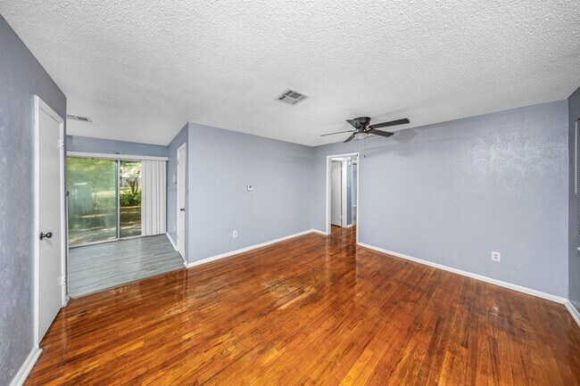 Foto del edificio - 341 NW 62nd St