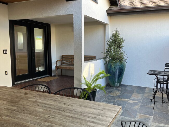 Foto del edificio - 3751 Valleybrink Rd