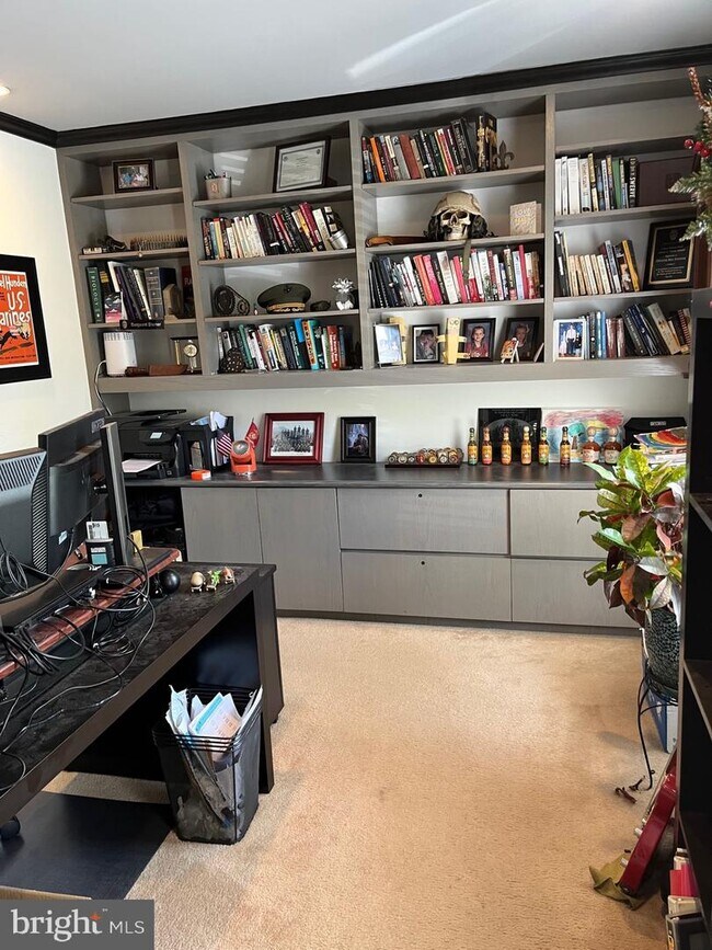 Foto del edificio - 3704 Thoroughbred Ln