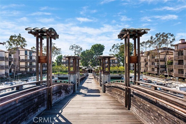Building Photo - 7106 Marina Pacifica Dr S