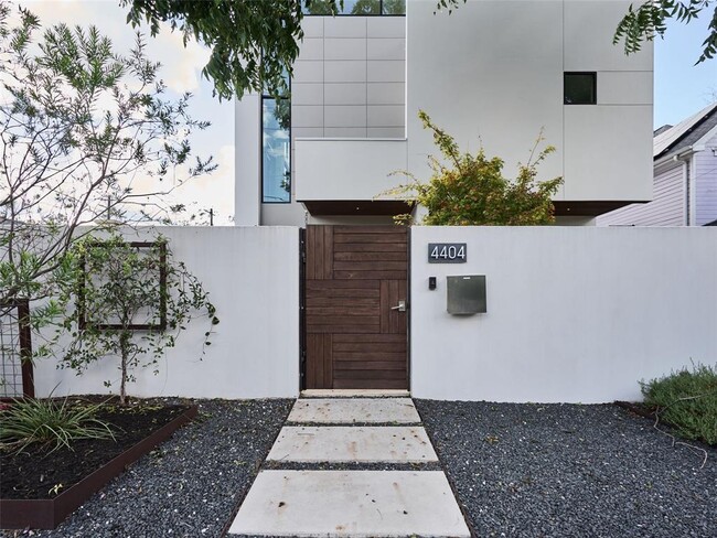 Foto del edificio - 4404 Red River St