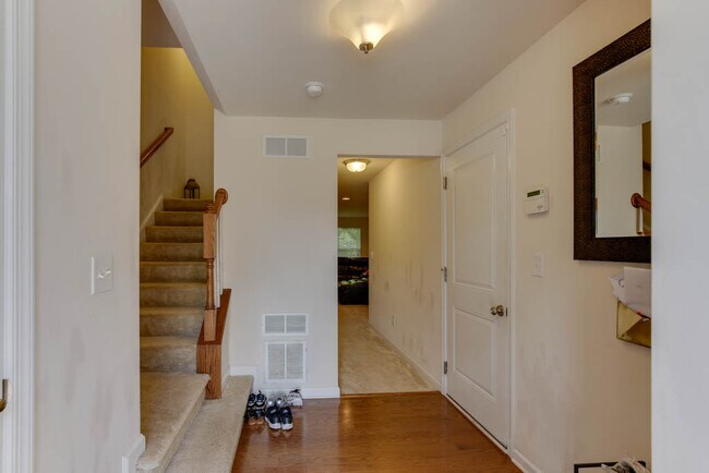 Building Photo - 315 W Constance Rd