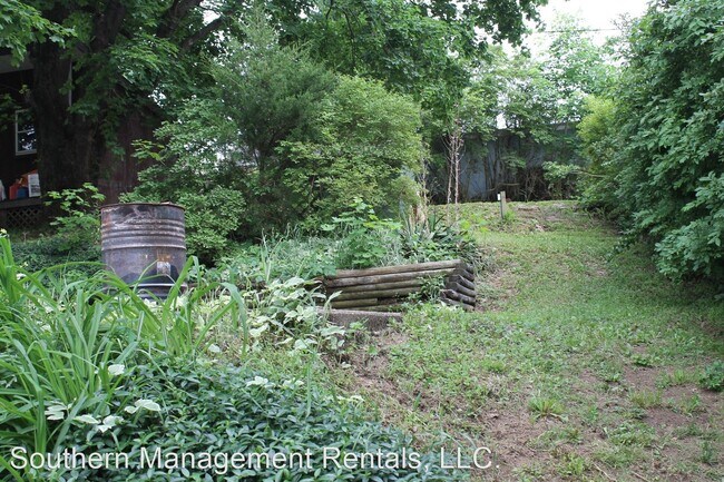 Foto del edificio - 3 br, 1 bath House - 35 Valley St.