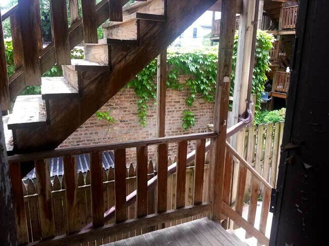 Foto del edificio - 3 N Hoyne Ave
