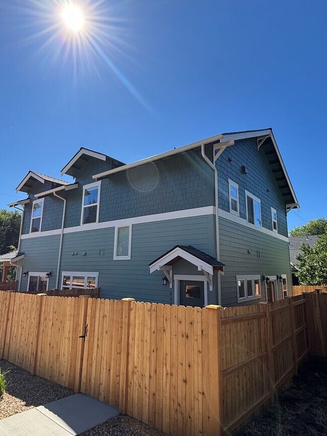 Foto del edificio - 605 NW Portland Ave