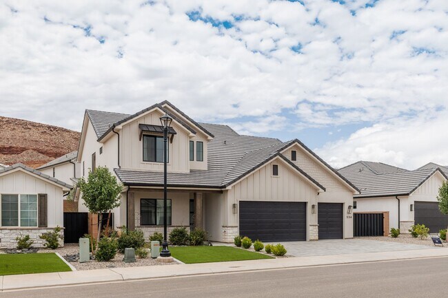 Building Photo - Wonderful 5 bedroom 4 bath home built by New Trend Construction