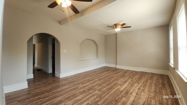Building Photo - 1029 Central Ave - B