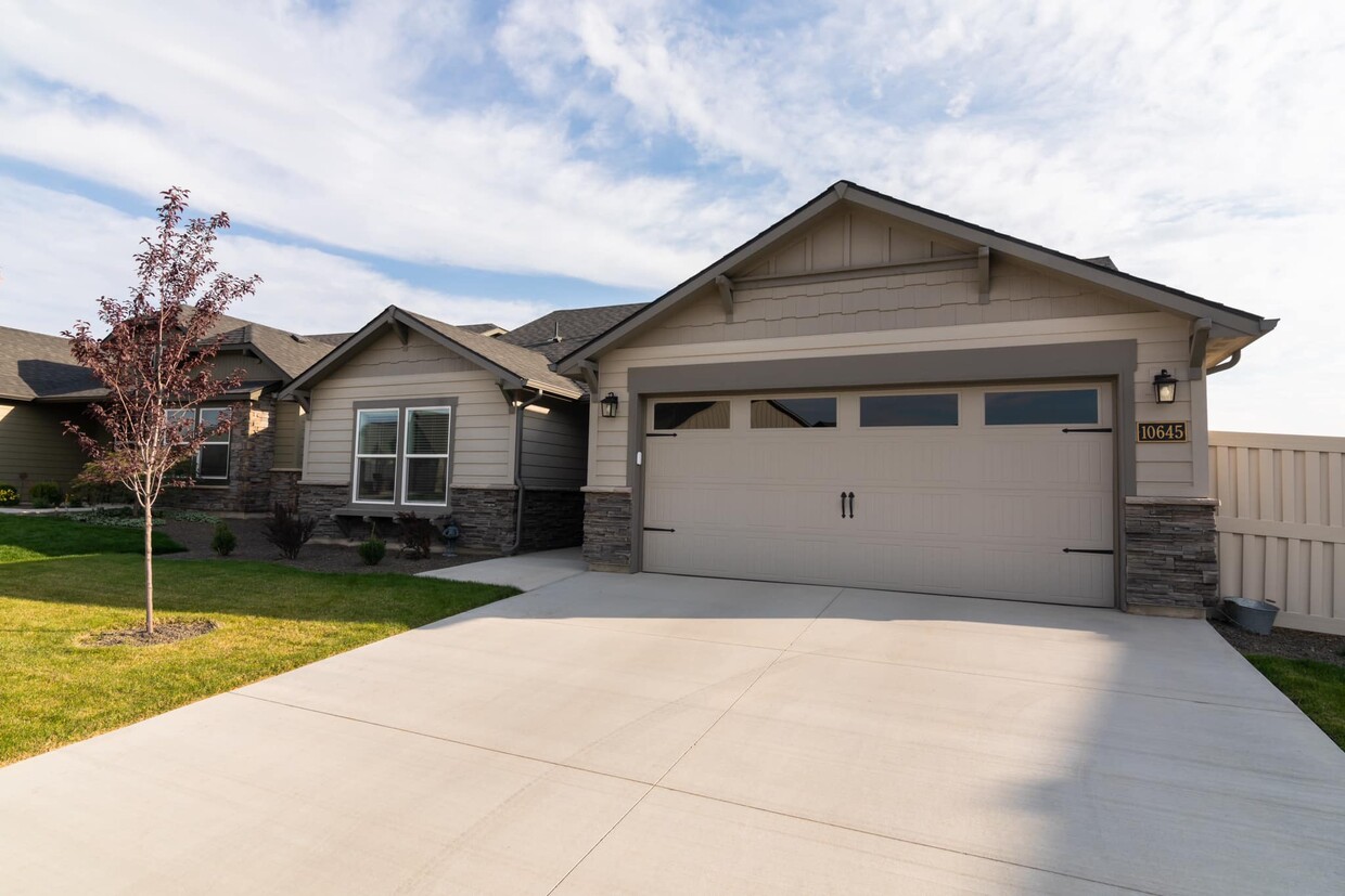 10645 W Catmint Dr, Star, ID 83669 House for Rent in Star, ID