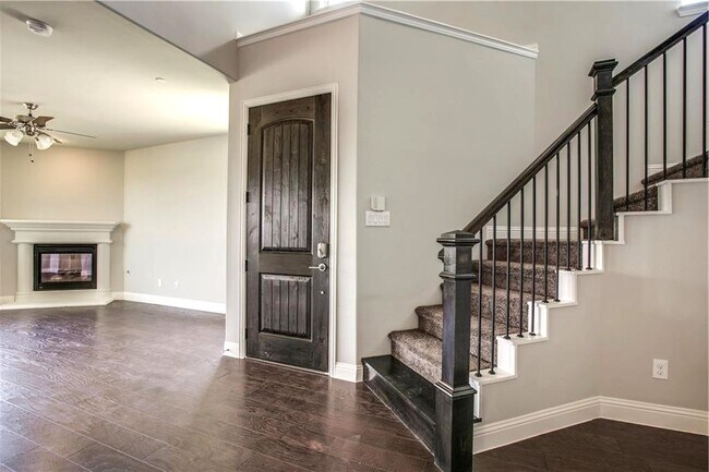 Building Photo - 4824 Pasadena Dr