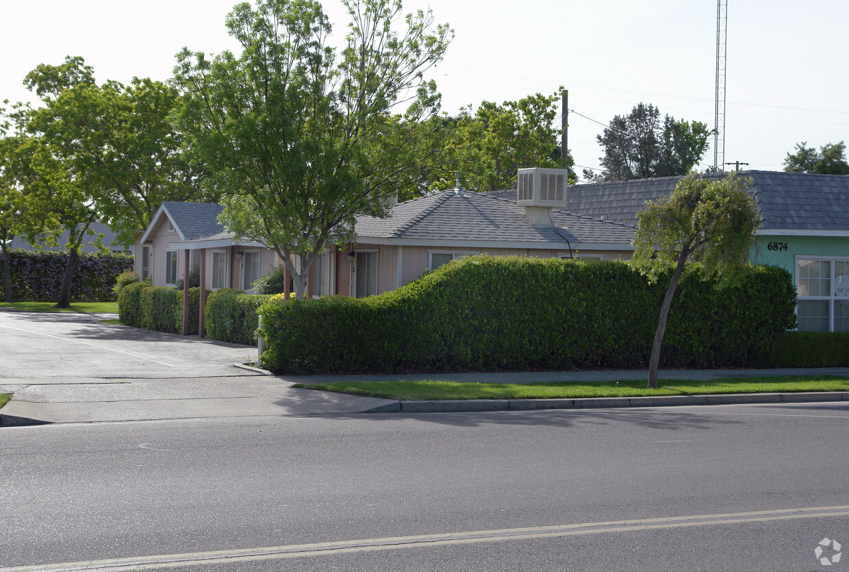 Foto del edificio - 6878 N Winton Way