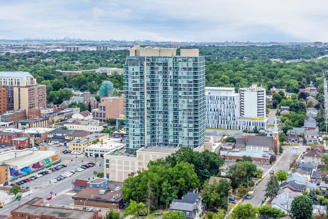 Photo du bâtiment - Brampton Renaissance Condos