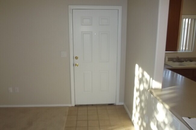 Foto del edificio - Henderson - 2 bedroom condo