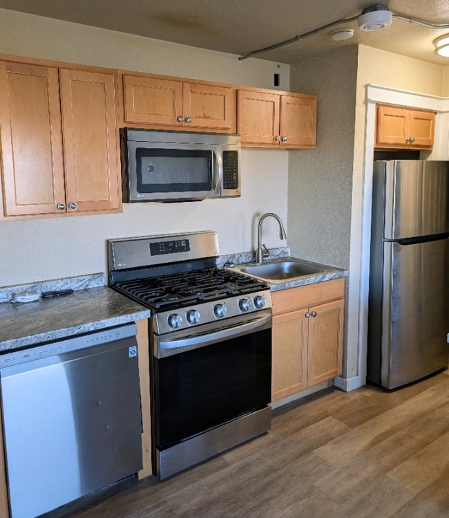 Building Photo - 618 Gambell St