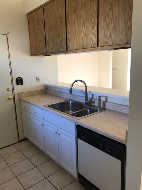 Building Photo - 1 Bedroom Home in Cottage Gated Green Senior Living Community!