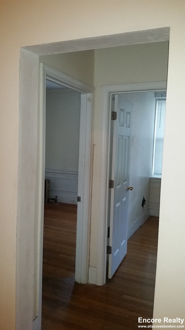 Building Photo - 60 Egmont St