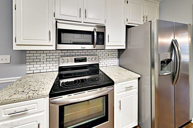 Foto del edificio - 5102 Meridian Lake Dr
