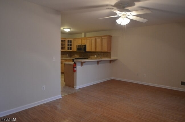 Building Photo - 645 Ridgedale Ave