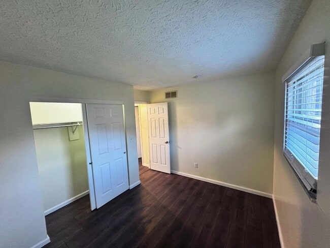 Foto del edificio - 4925 Godown Rd