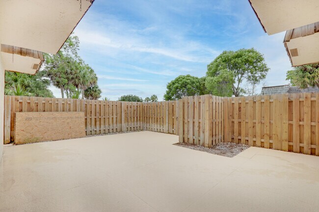 Building Photo - 4091 Palm Bay Cir