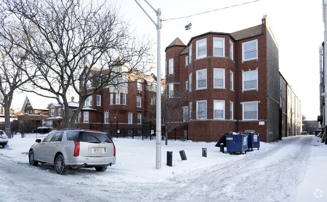 Building Photo - 7041 S Bennett Ave