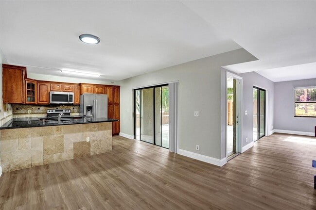 Foto del edificio - 4872 NW 95th Ave