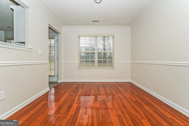 Foto del edificio - 5445 Yellow Pine Dr