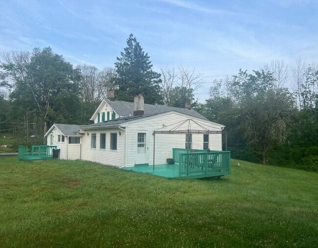 Foto del edificio - 64 Homestead Ln