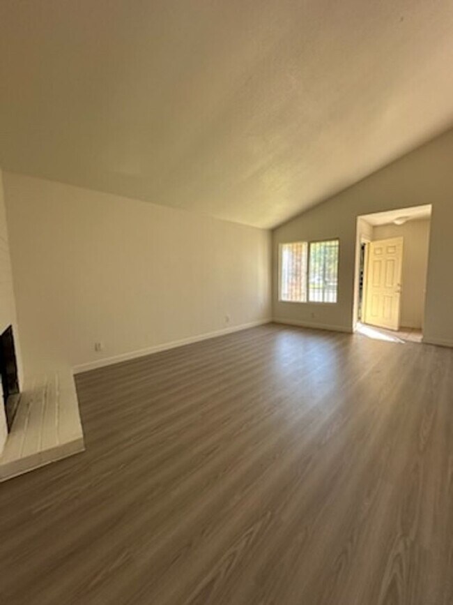 Foto del edificio - Comfortable Duplex 2Beds 2Bath Convenient ...