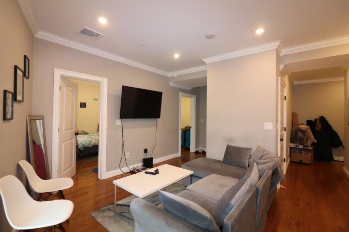 Foto principal - 3 bedroom in Boston MA 02130