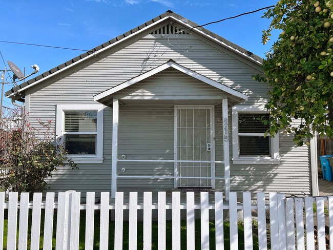 Foto del edificio - Cozy Home in Downtown Hollister